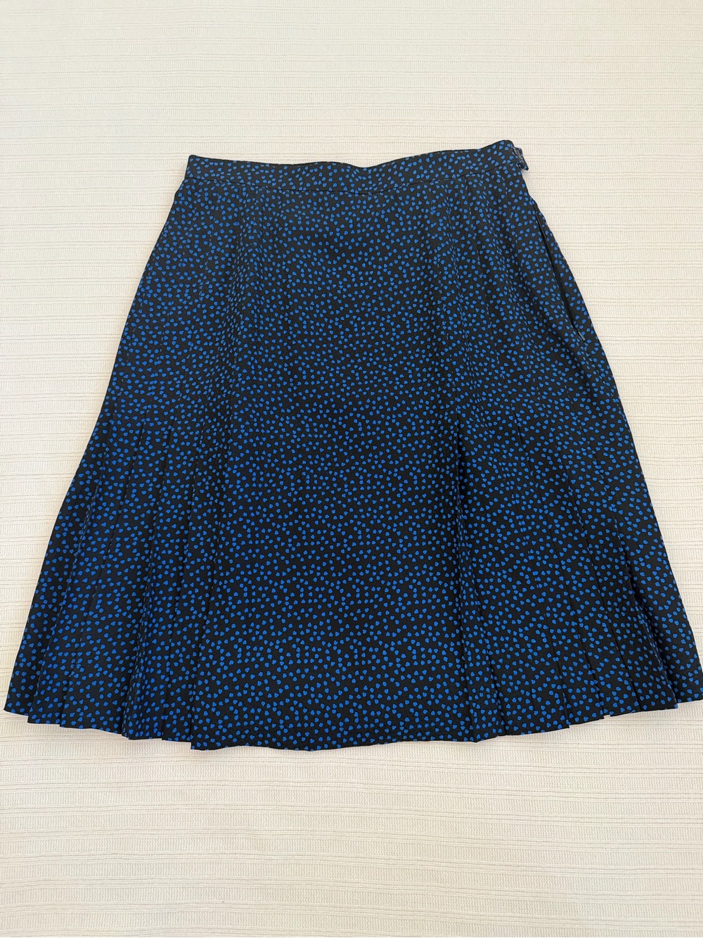 Carlisle 100% Silk Blue Heart Polka Dot Pleated Midi A-Line Skirt Lined Size 10
